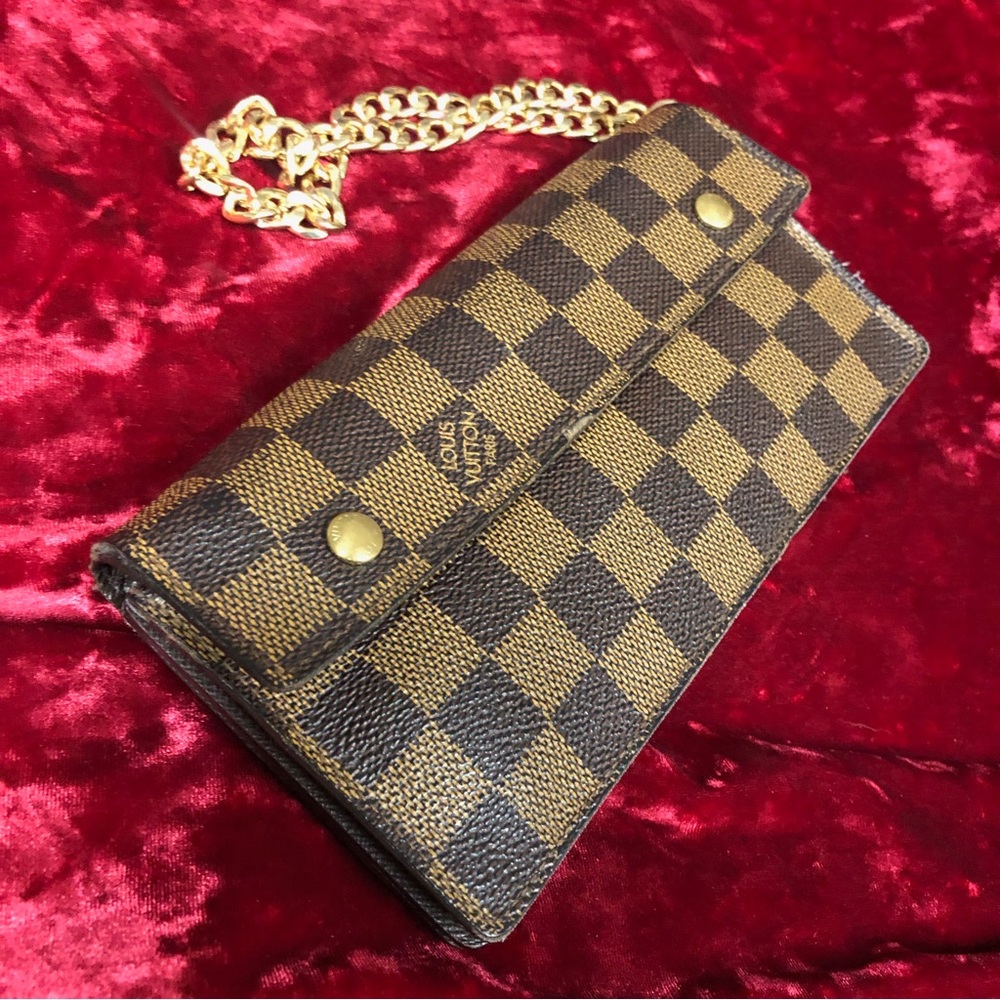 AUTHENTIC LOUIS VUITTON WALLET WITH CHAIN